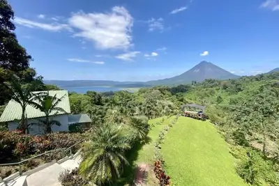 Image de Arenal Birdsong. Entire Villa w\/ Stunning Volcano & Lake Views
