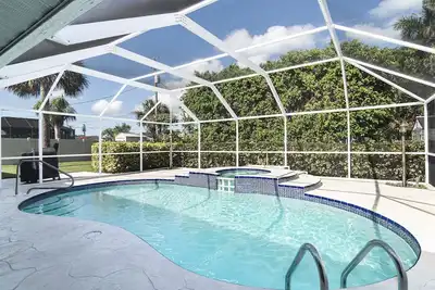 Image de Mid Century Home with Heated Pool + Spa