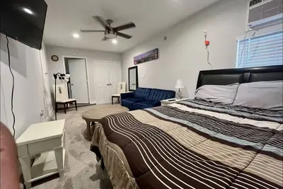 Image de Rare 4 Bedroom Home minutes to The Strip