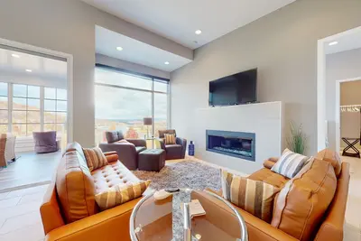 Image de Elevated lake-view escape w/ free attraction tickets, movie room, & sun room