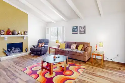 Image de Retro retreat with private pool, covered patio, firepit & grill - dog-friendly