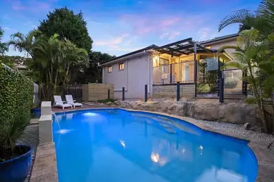 Image de 5 min drive from Terrigal Beach. Modern apartment.