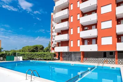Image de Appartement accueillant avec piscine