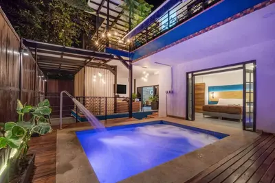 Image de Casa Madera · Casa Madera Parque Lleras 7br with private Jacuzzi