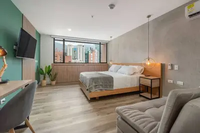 Image de Go Living 1105 · Loft boutique apt, kitchenette & Ac with coworking