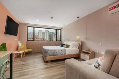 Image de Go Living 1207 · Great Design Loft, City View & Ac with coworking