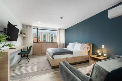 Image de Go Living 1305 · 13th floor Loft, kitchenette, Ac, Gym and co-work