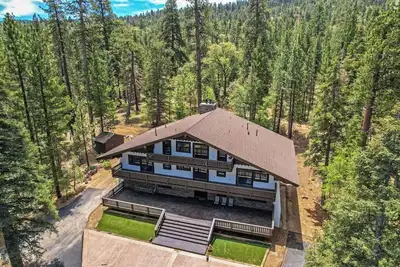 Image de Grand Swiss: Extraordinary Secluded Chalet-Style Estate Nestled on Nearly 3 Acres! Outdoor Hot Tub! Movie Theater! Game Room!
