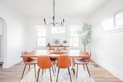 Image de Mid-Century Modern 2b Bungalow w/Fenced Yard, Offstreet Parking, 10 min to Dt