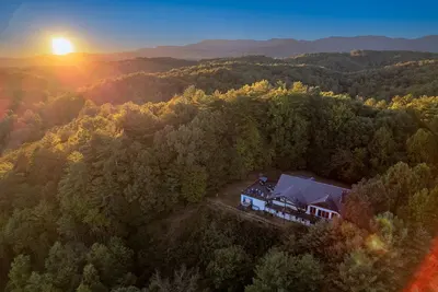 Image de Stunning Views! Huge 6br House; Family-Friendly!