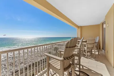 Image de Azure 501 ~ 4br/3ba ~ Sleeps 10 ~ Stunning Ocean Views!