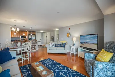 Image de Grand Victorian #403 by Bayley Vacation Rentals