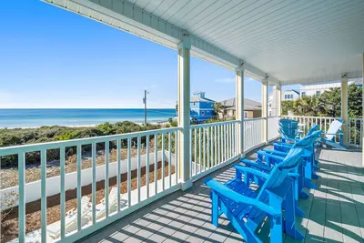 Image de \"Surfer Dog\" | Beachfront Pool | Includes Beach Chairs & Bikes
