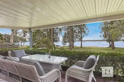 Image de Mannering Lake House - Spacious family entertainer on waterfront