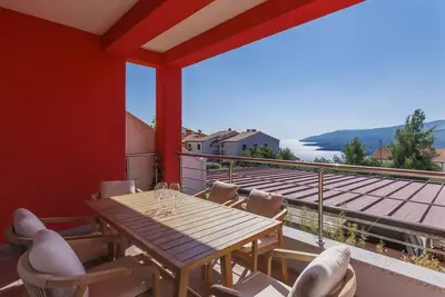 Appartement Flores by Interhome