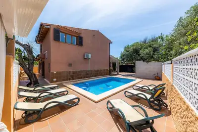 Image de \"Villa S'hort de Cal Rei\" avec piscine privée, terrasses privées et Wi-Fi.