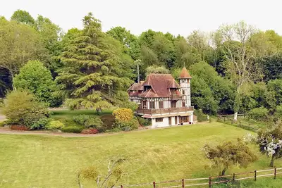 Image de Elégant  manoir à colombages avec son espace Spa, son Pub Anglais  et ses Pianos