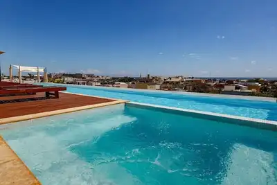 Image de Downtown Views: 1br, Rooftop Pool, Fast WiFi