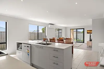 Image de Island Pearl Summary: