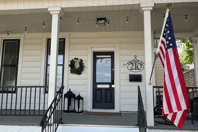 Image de The Inn at 210 - Comfortable and clean historic home