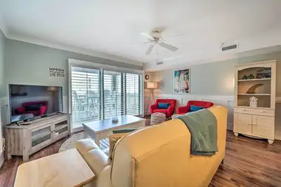 Image de Bright Carolina Beach Condo - Walk to Shore!