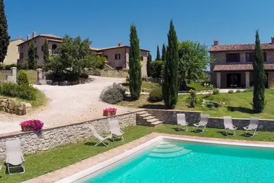 Image de Locations À La Semaine - Vacances En Famille - Jusqu’À 24 Personnes - 3 Villas