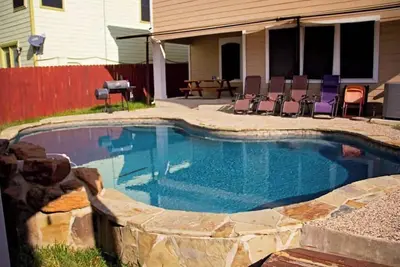 Image de Home Away From Home (w/ Pool)