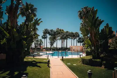 Image de Luxury 2 bedrooms, Private Heated Pool - EHHouse