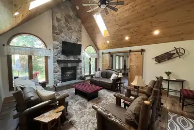 Image de Willy T's Crystal Mountain Ski & Golf Cottage