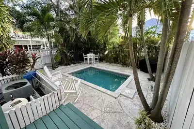 Image de Single home with pool, center of Old Town