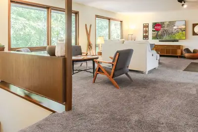 Image de Mid-Century Modern | Gardens | Walk To Stadium