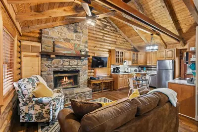 Image de Tucked In Branson Cabin! King Bed, New Kitchen, Resort Amenities! | 164