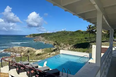 Image de 5 bedroom relaxation Oceanfront w\/ Stunning natural views. 5 bdrms, sleeps 12