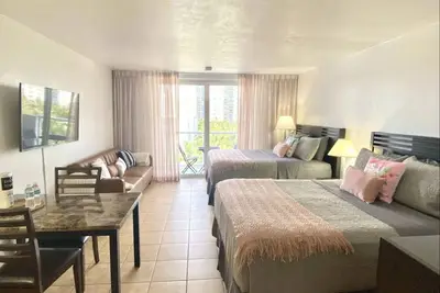 Image de Pet Friendly Studio in Oceanfront Building with Free Beach and Pool Access