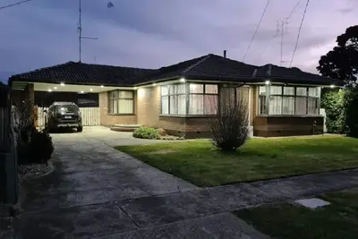 Image de Spacious 3 Bedroom home near Sporting Facilities, Lake, Shops & Grammar