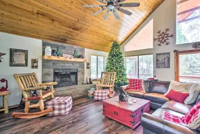 Image de Pinetop Retreat w\/ Fire Pit & Game Room!