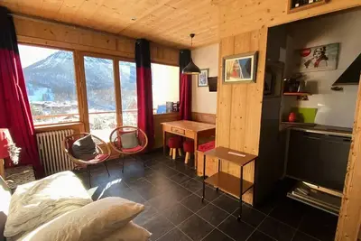 Image de Joli petit studio tout en bois, très belle vue pistes et Janus