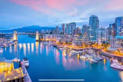Image de Rare Entire Penthouse Floor with Jacuzzi | Views | Decks