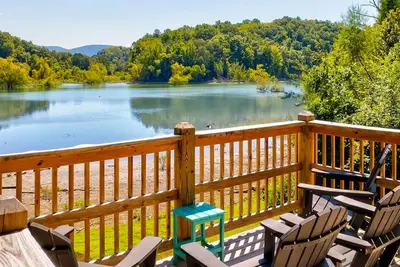 Image de Above The Cove: Free Attraction Tickets, Lake & Mtn Views, Arcade Game, & Theater Room