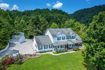 Image de The Estate at Little Cove - Indoor swim spa, theater, and outdoor spaces for the whole family!