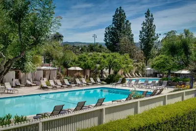 Image de Onsite Golf Course! 3 Comfortable Units Near Montclair Park, Free Parking, Pool!