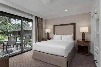 Image de Look No Further! 3 Convenient Suites w\/ Free Parking, Private Kitchen, Pool!