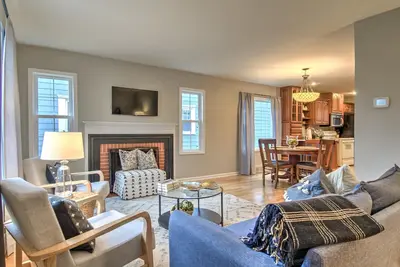 Image de Great location to Msu! Charming 3 bedroom, 2. 5 bathroom house.