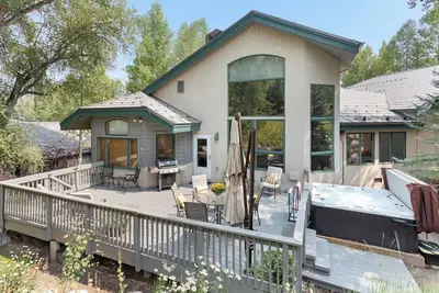Image de Private Hot Tub! Outdoor Furniture, Gas Grill, Kitchen & Kitchenette