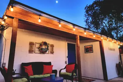 Image de Private Stylish Hideout /Rodeo/ Riverwalk 3. 4 mi / Af Bmt 7 miles  No Nosy Host