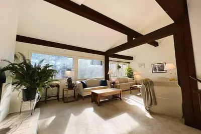 Image de Fantastic location: Stowe, Modern, trailside w/pool!
