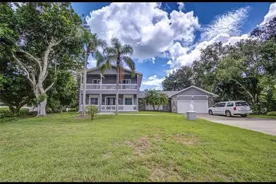 Image de Cheerful 3-bedroom two story house No Pool At This Time