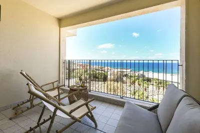 Image de Serene Studio Apt w Balcony Overlooking the Sea