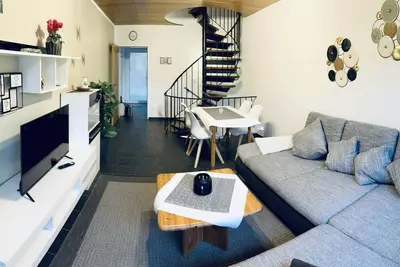 Image de GemĂĽtliche Ferienwohnung fĂĽr bis zu Vier Personen mit GroĂźzĂĽgigem Balkon