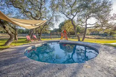 Image de Open & Welcoming Guests | Nbtx Rivers Unaffected, Flowing, Open for Fun | Prayers for Our Texas